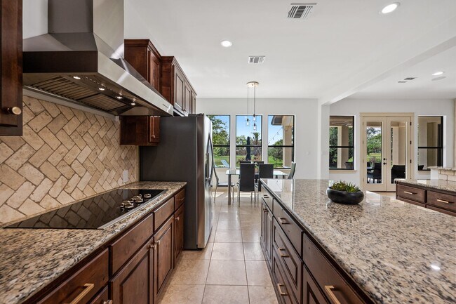 Building Photo - 206 Lido St