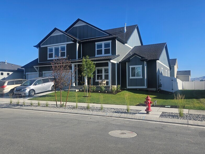 Building Photo - 895 E Antelope Dr