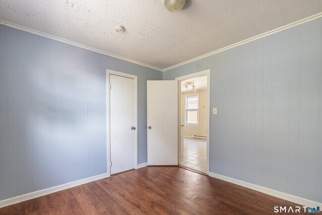Building Photo - 793 Brewster St