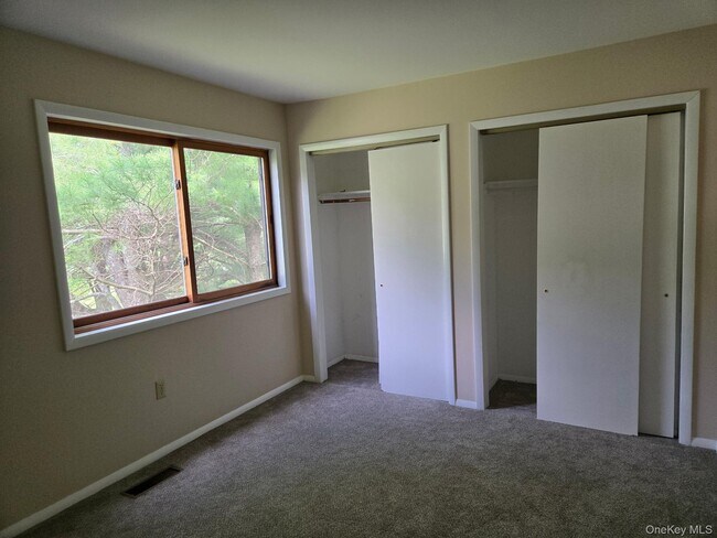 Building Photo - 256 Heritage Ln