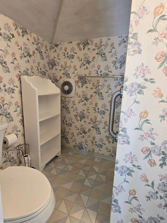 Building Photo - Montesano Historic Home for Rent