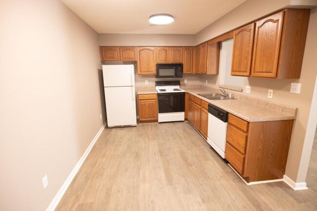 Building Photo - 130 Hawthorne Oaks Way