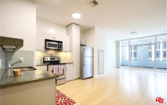 Building Photo - 3810 Wilshire Blvd