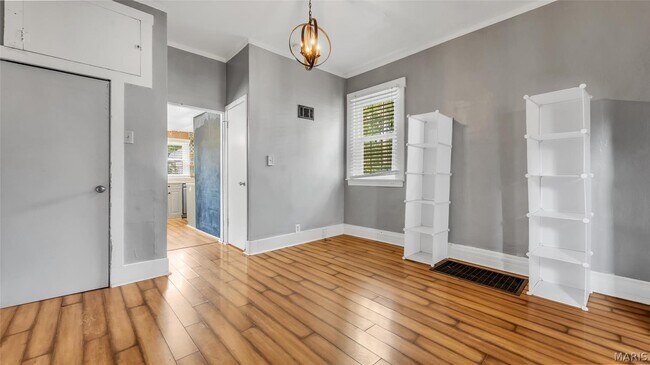 Building Photo - 6622 Crest Ave