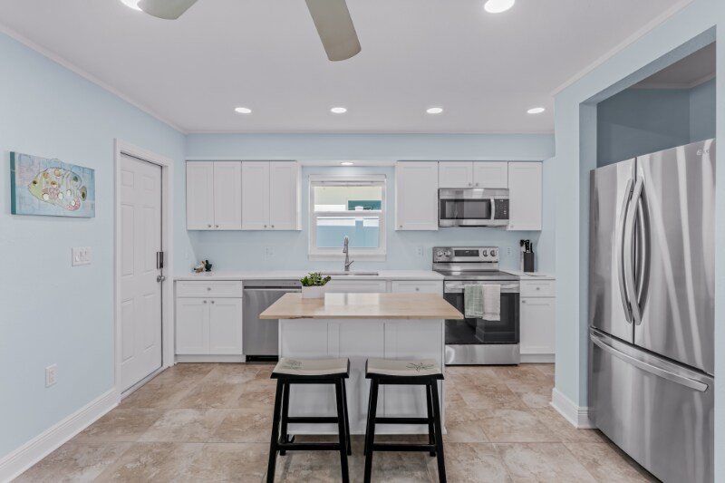 Building Photo - 14827 N Bayshore Dr