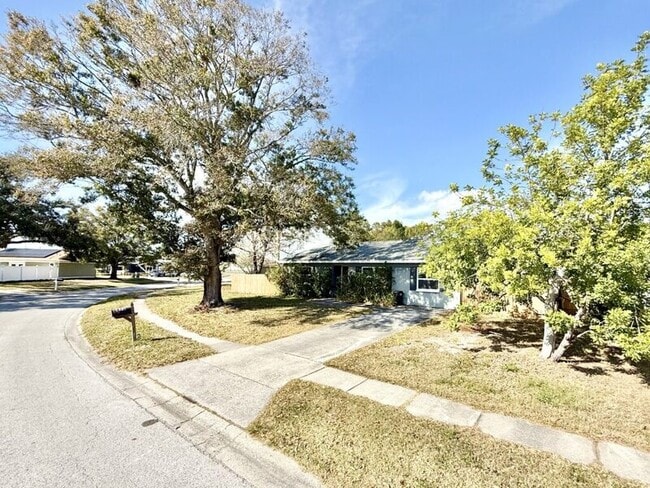 Building Photo - 6475 Cedarbrook Dr