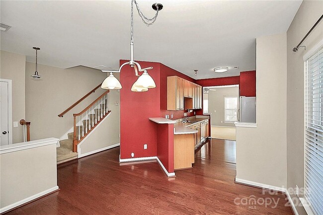 Building Photo - 9563 Glenashley Dr