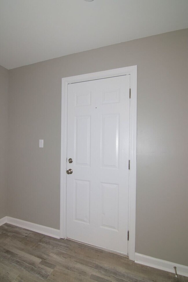 Building Photo - 1329 E Market St