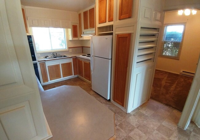 Building Photo - Comfortable 3/Bed-2 Bath Home with a Deck and Fenced Backyard