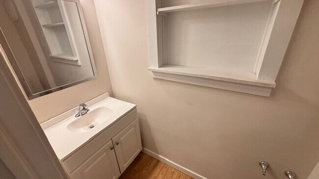 Building Photo - $1,600 Farmhouse Palmyra 4 bedroom 1.5 bath