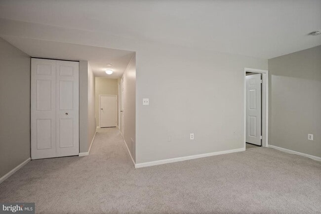 Building Photo - 10500 Grove Ridge Pl