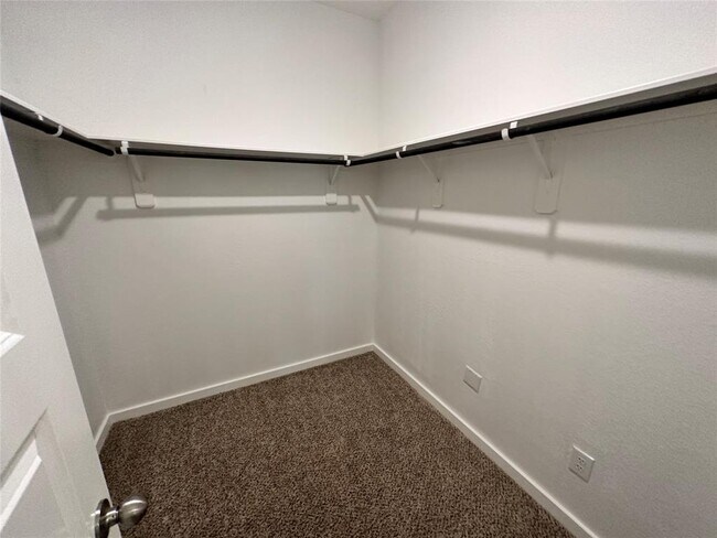 Building Photo - 9732 Grosbeak Ln