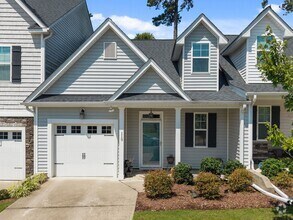 Building Photo - Gorgeous and Spacious 3 Bedroom Townhome, ...