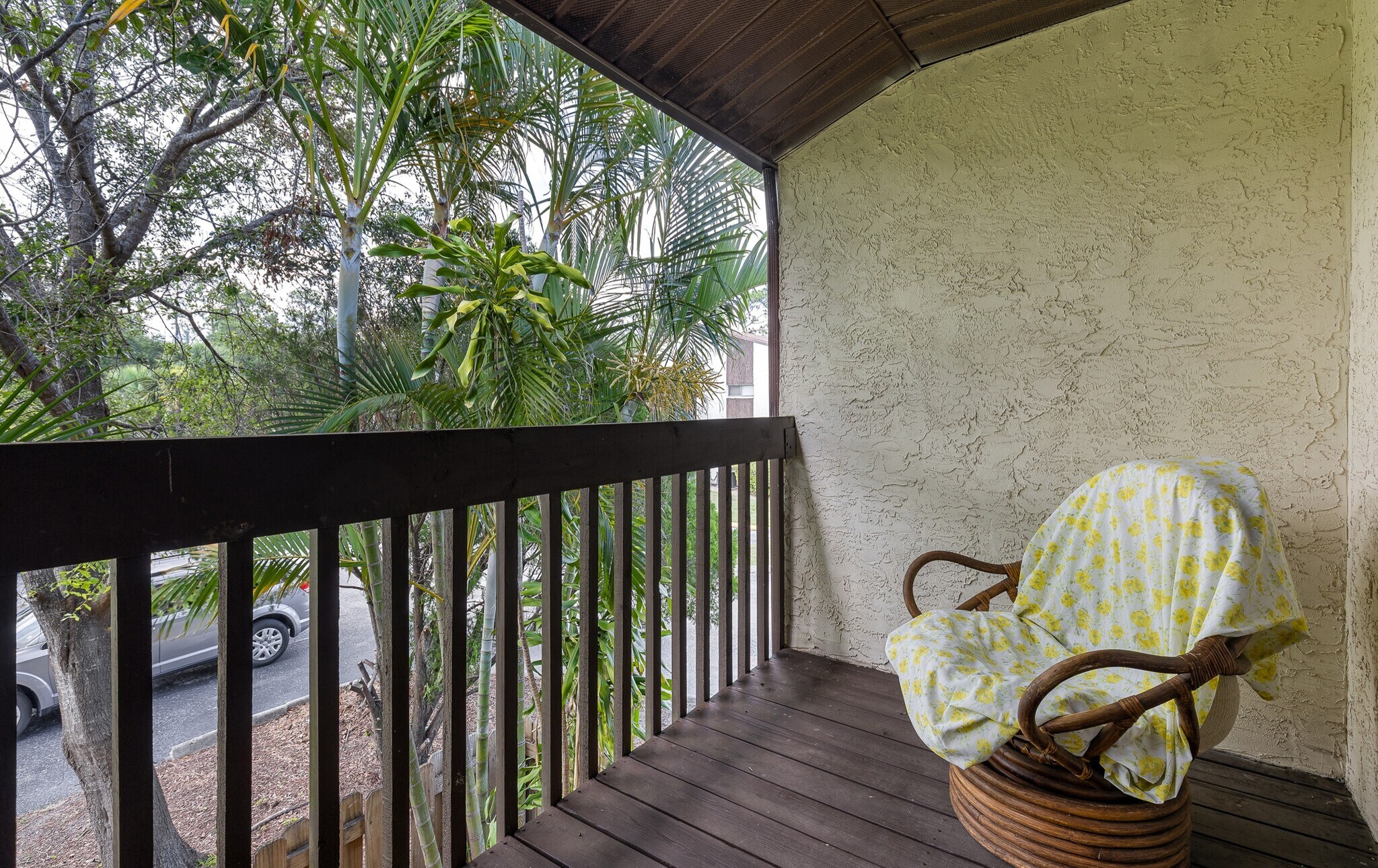 Shaded balcony - 2636 Crown Ct