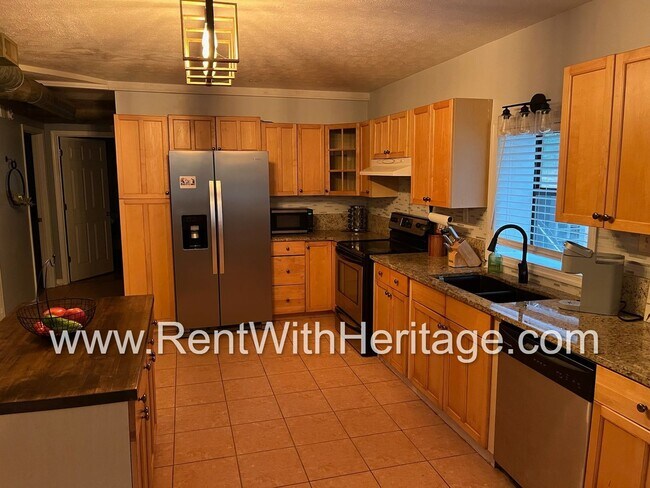 Building Photo - Charming Rustic Cabin Home on 2 Acres / Na...