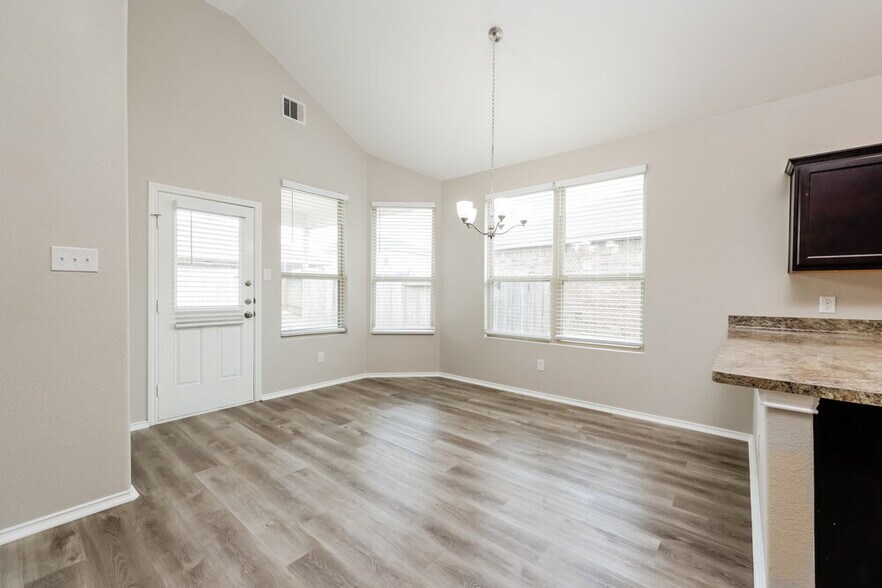 Building Photo - 5314 Little Jasmine Way
