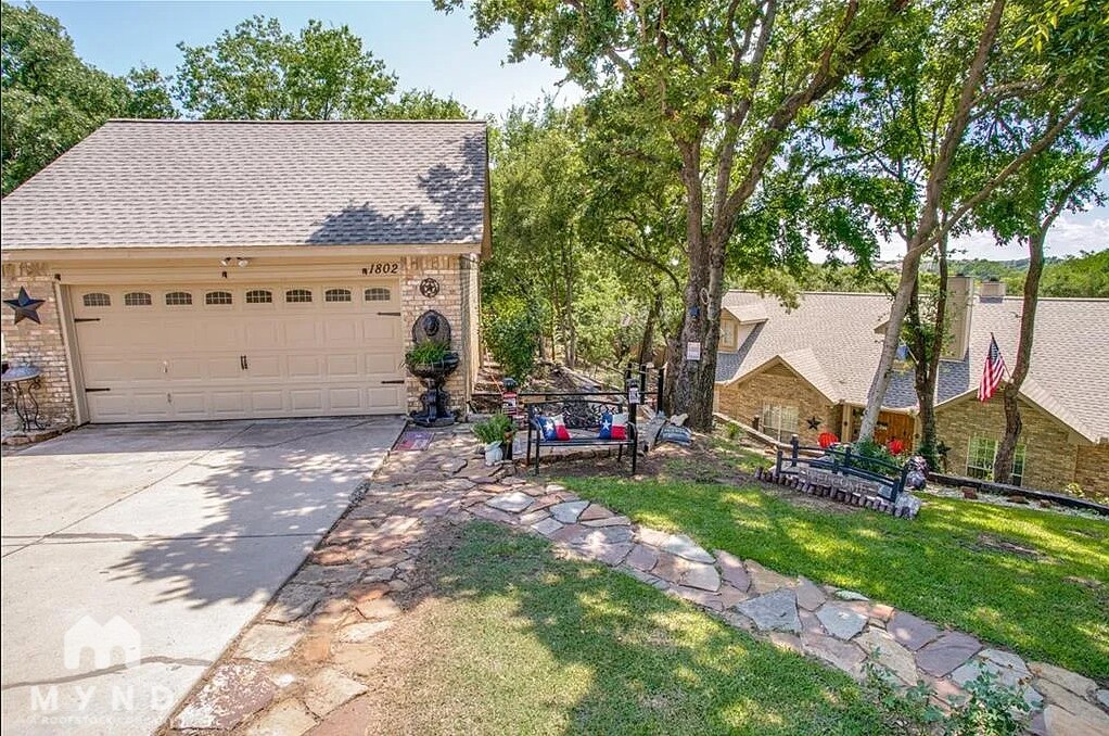 Building Photo - 1802 Old Oak Dr