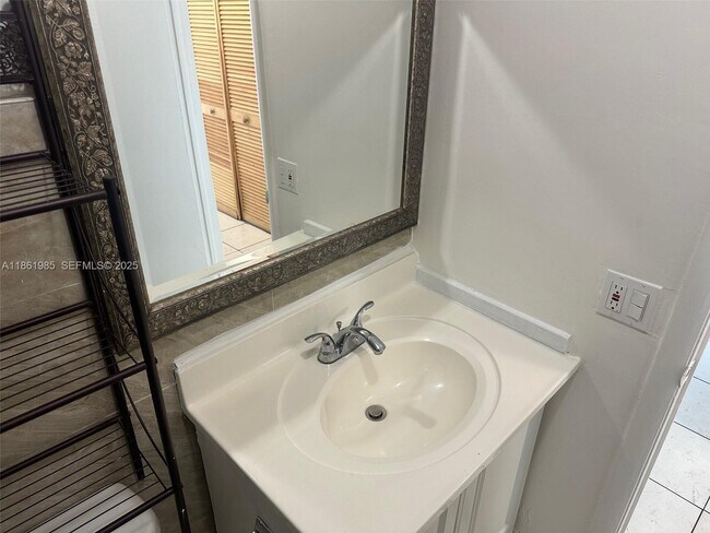 Building Photo - 1801 NE 140th St