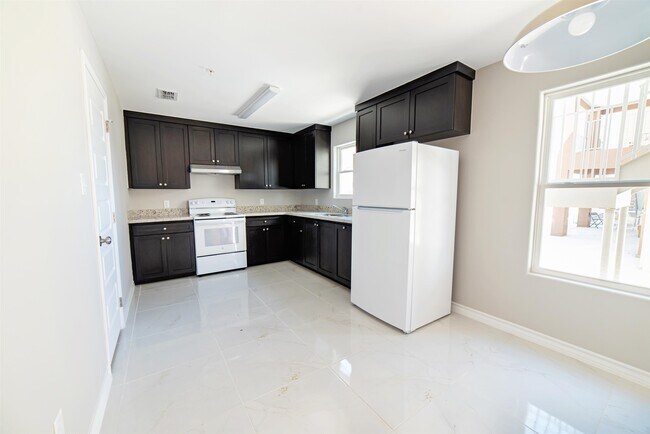 Building Photo - 315 Dorel Dr