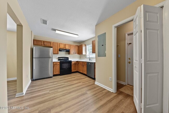 Building Photo - 1984 Mary St