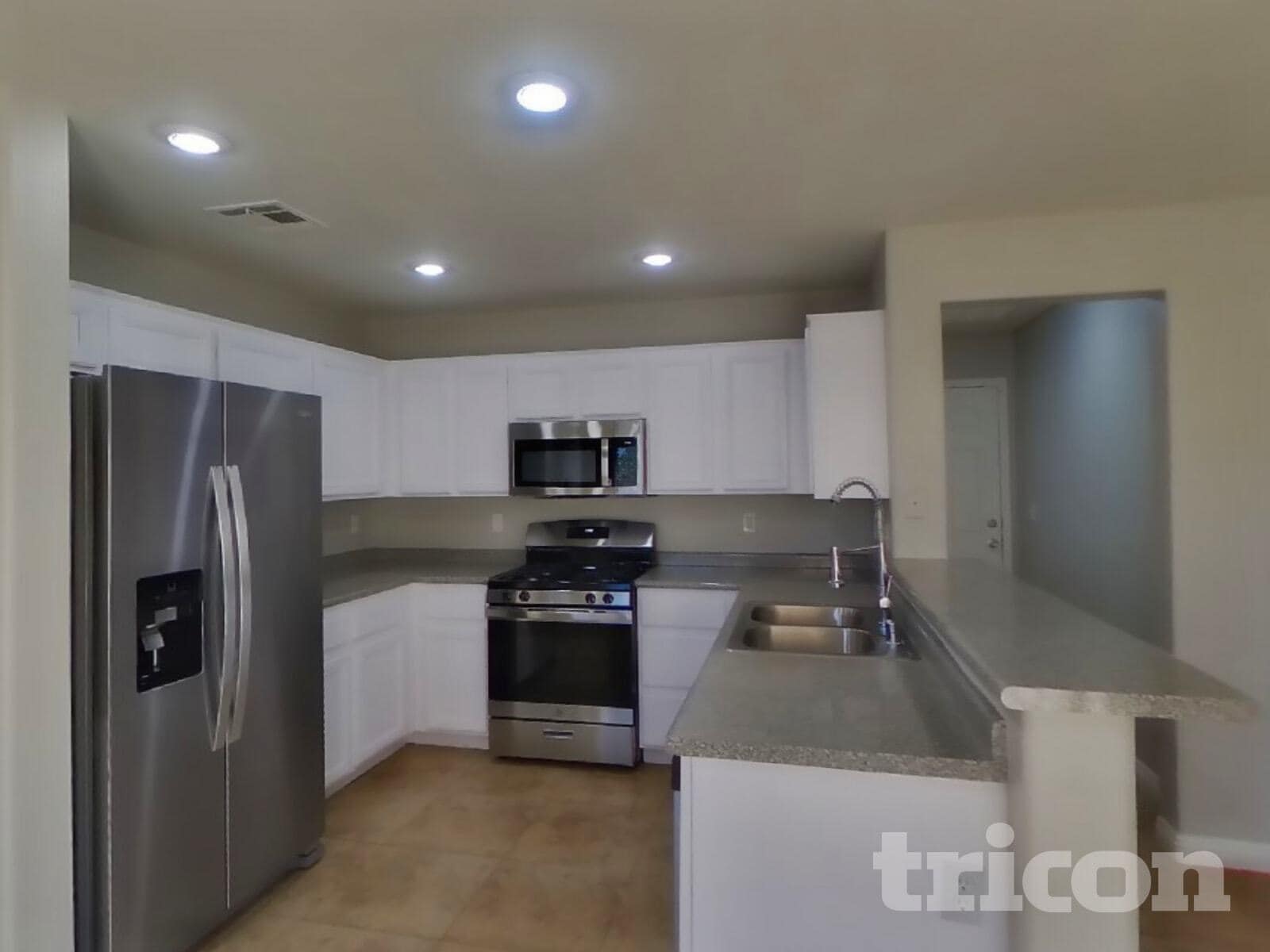 Building Photo - 977 Medina De Leon Ave