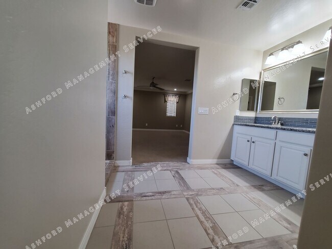 Building Photo - RANCHO CABRILLO 5 BEDROOM HOME FOR RENT