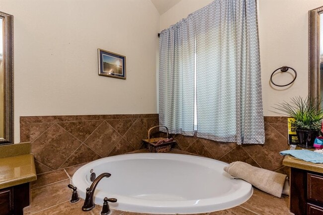 Building Photo - 63 Sagamore Ridge Pl
