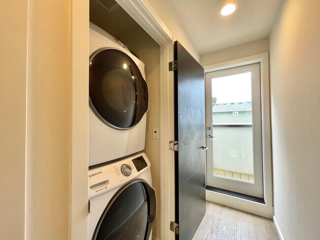 Building Photo - Great Townhome for rent