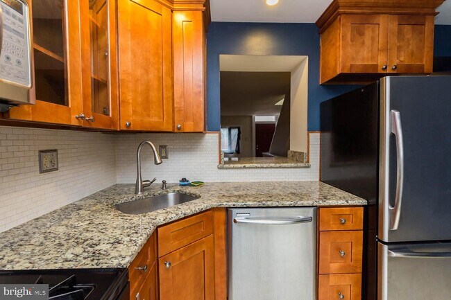 Building Photo - 113 Mountain St