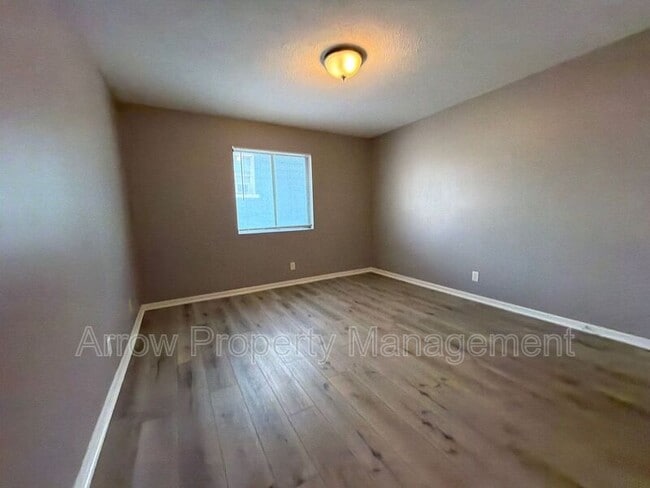 Building Photo - 922 A St