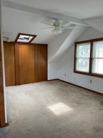 Master bedroom upstairs - 9 Miles St