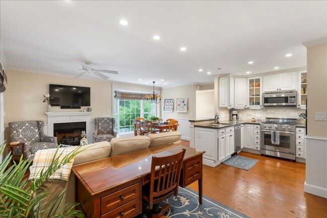 Building Photo - 2 Bedroom, 1 Bath furnished Cottage