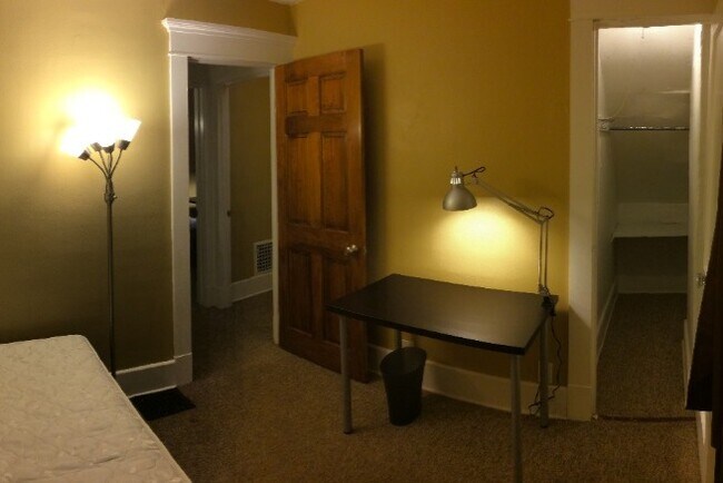 Bedroom 2 (Desk Chair Not Shown) - 86 Winspear Ave