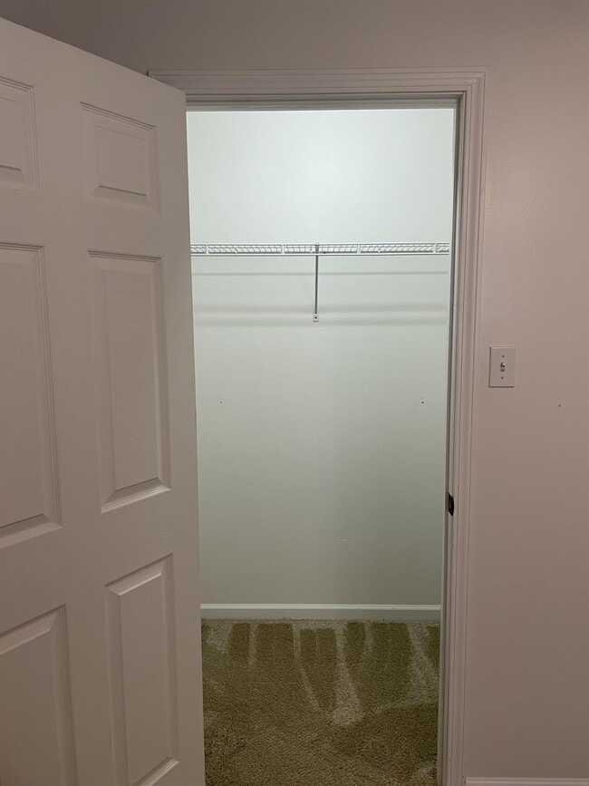 Building Photo - 512 Lejeune Dr