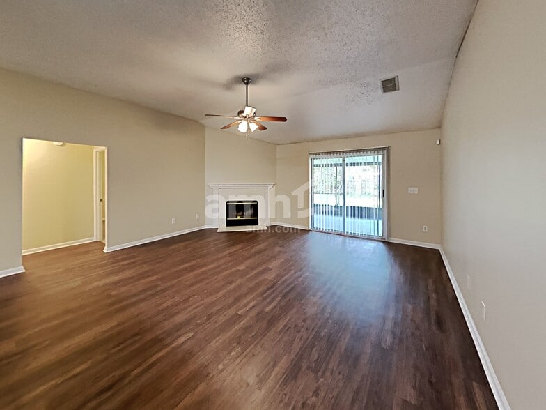 Building Photo - 2032 Frogmore Dr