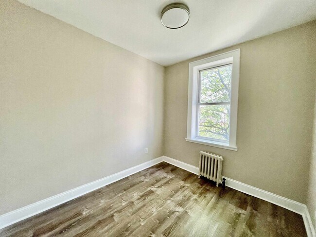 Building Photo - 211 64th St