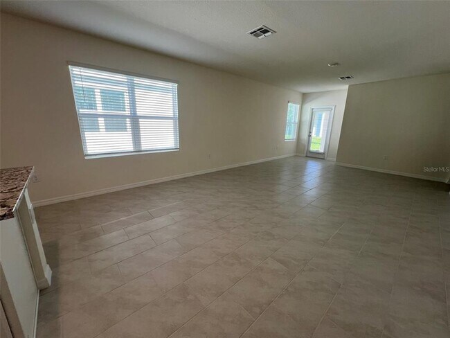 Building Photo - 1508 Ellesmere Ave