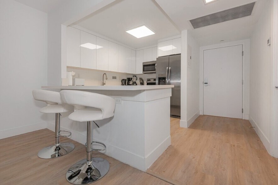 Building Photo - 2301 Collins Ave