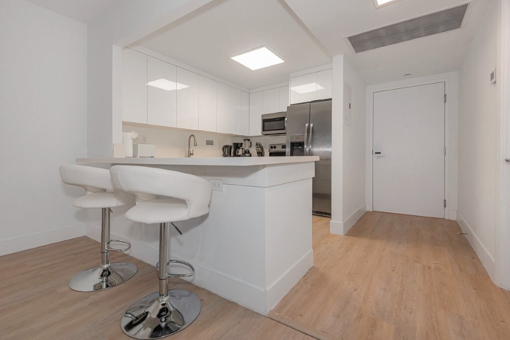 Building Photo - 2301 Collins Ave