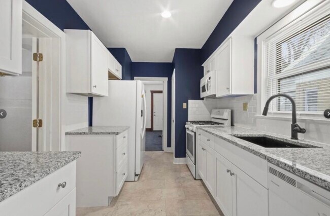 Building Photo - 2003 E Midlothian Blvd