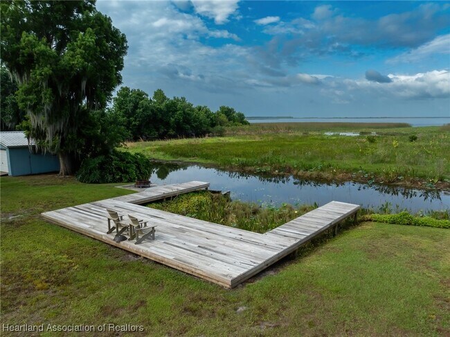 Building Photo - 102 Squirrel Point
