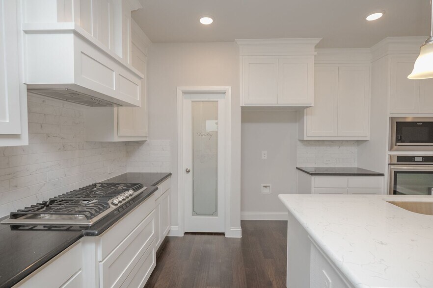 Building Photo - 9322 Middle Ground Place