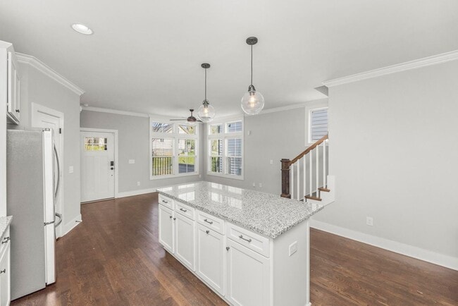 Building Photo - 505A Moore Ave