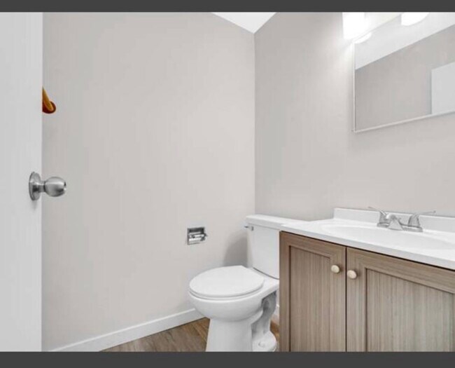 Building Photo - 1765 Short Ave