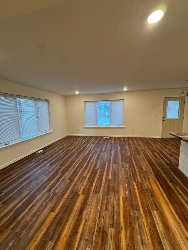Building Photo - Brand new construction 3 bed near JBER