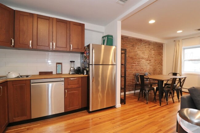Building Photo - 206 Beacon Ave