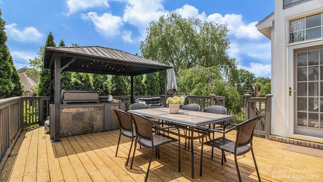 Building Photo - 50145 Tottenham Ct