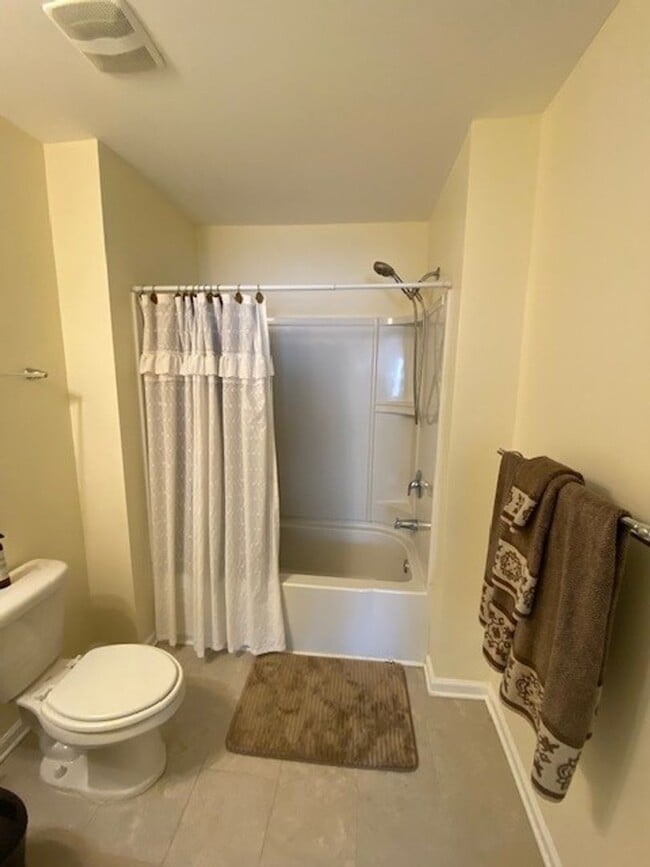 Building Photo - Welcome to this fully furnished 3-bedroom, 3-bathroom townhouse located in the vibrant Hawkeswate...