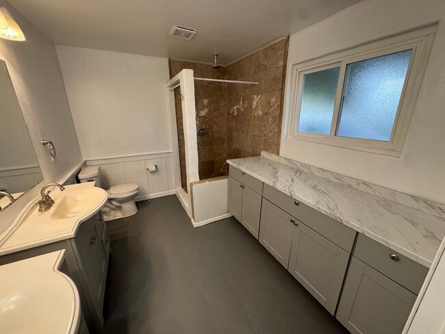 Building Photo - 1520 Cielo Ln