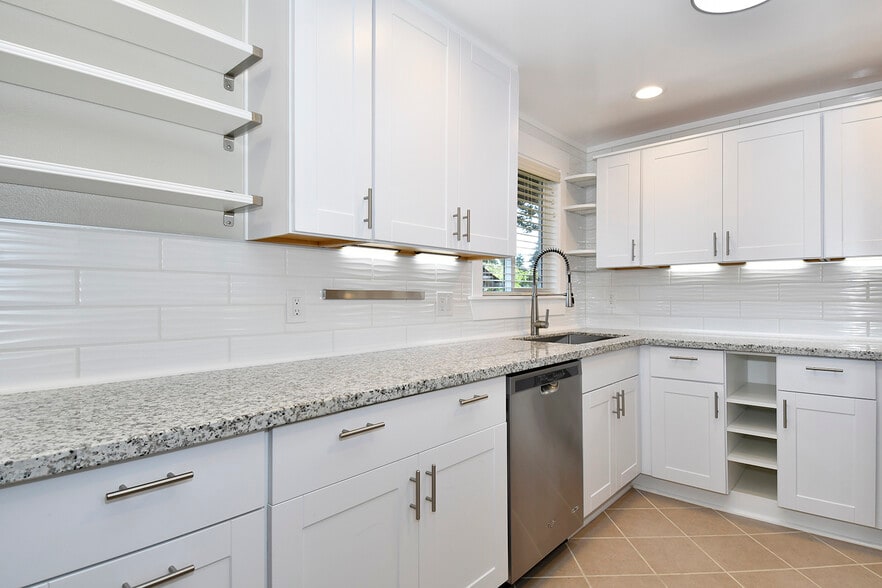 Building Photo - 6 SE 136th Ave